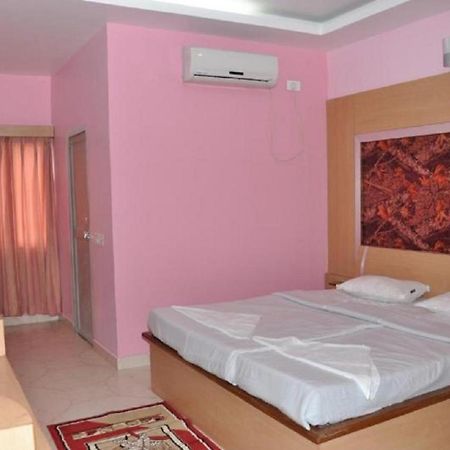 Hotel Barbareek Shillong Exteriör bild