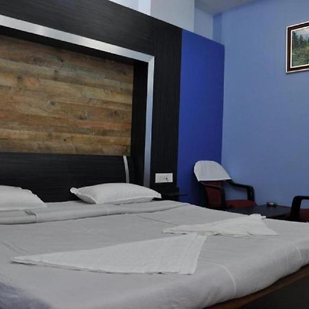 Hotel Barbareek Shillong Exteriör bild
