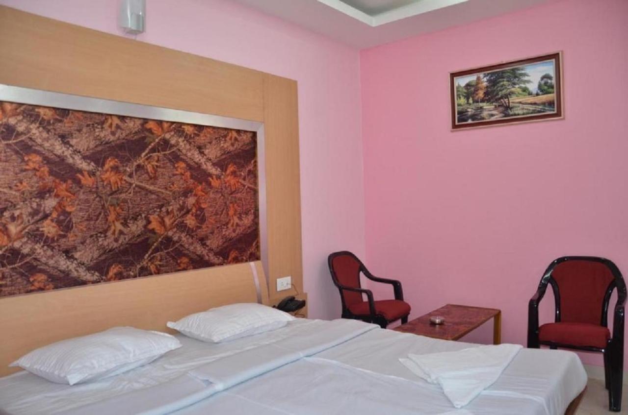 Hotel Barbareek Shillong Exteriör bild