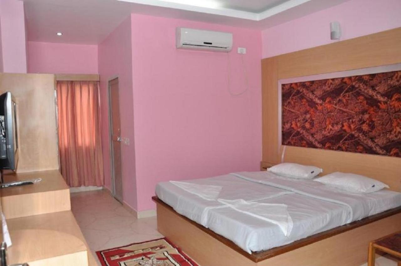 Hotel Barbareek Shillong Exteriör bild