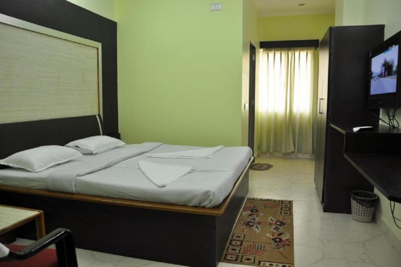 Hotel Barbareek Shillong Exteriör bild