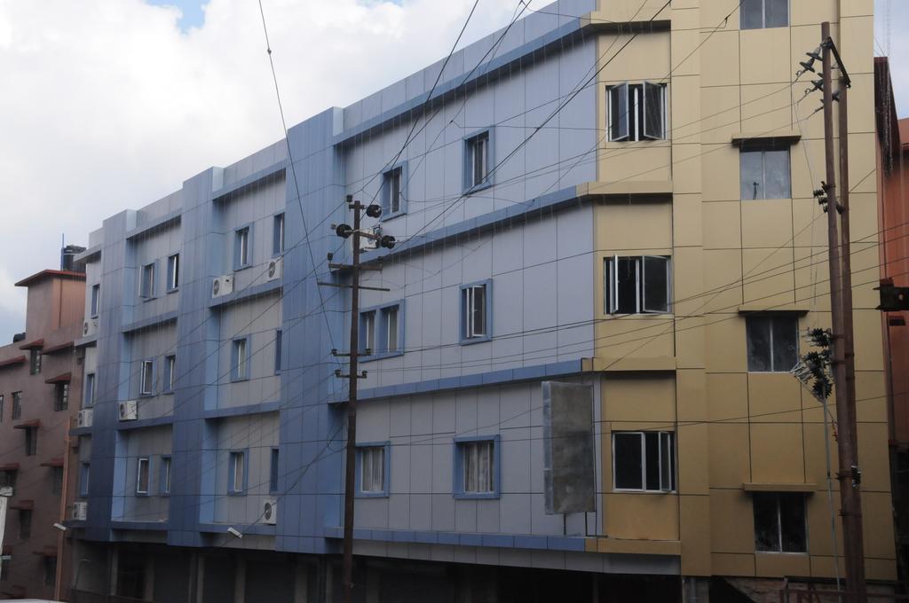Hotel Barbareek Shillong Exteriör bild