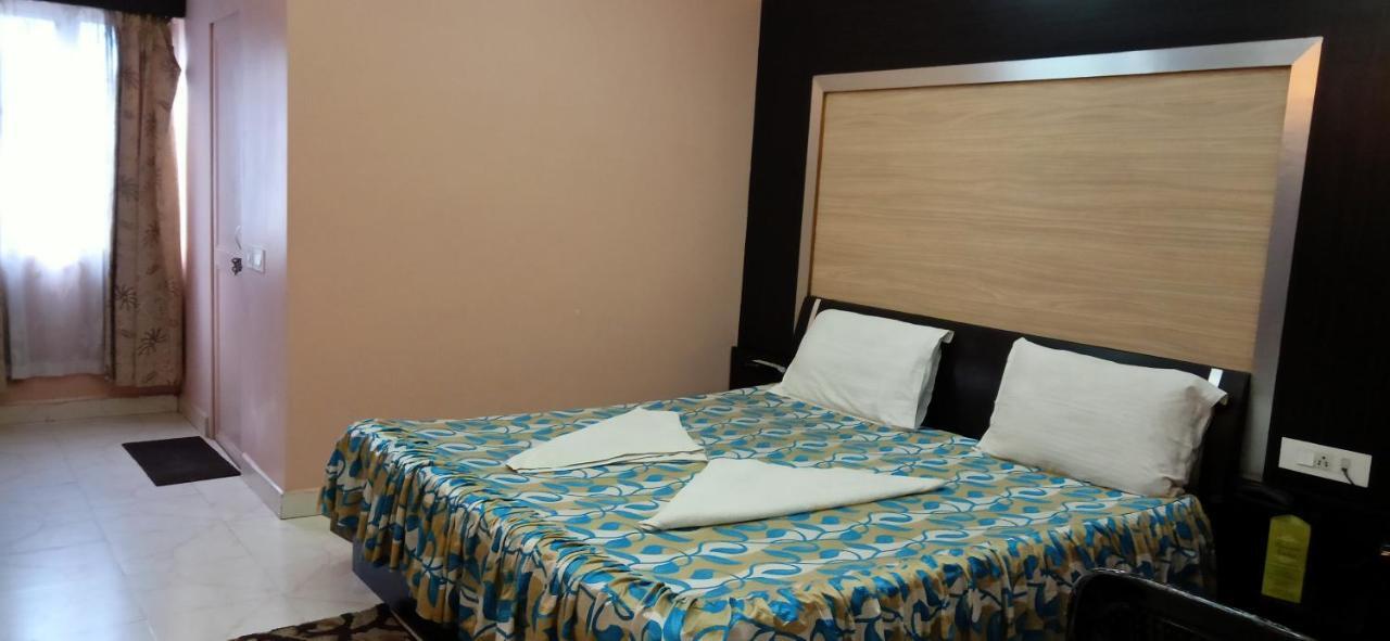 Hotel Barbareek Shillong Exteriör bild