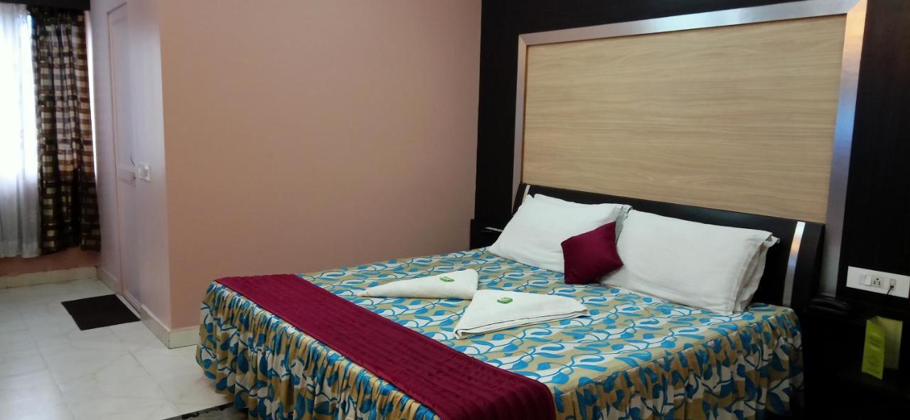 Hotel Barbareek Shillong Exteriör bild