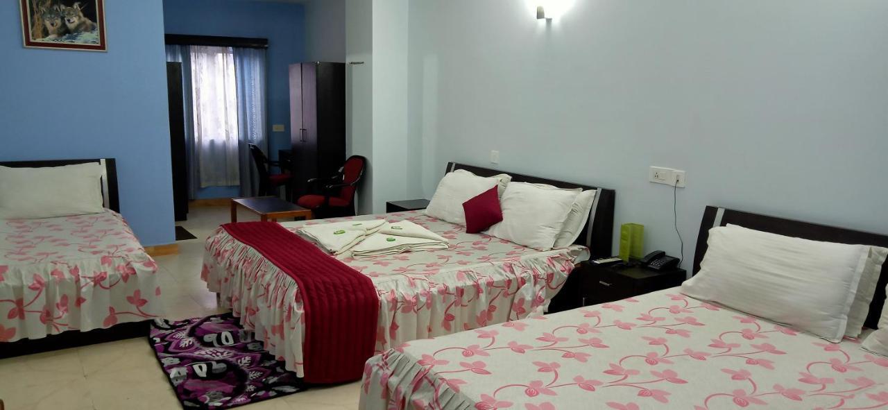 Hotel Barbareek Shillong Exteriör bild