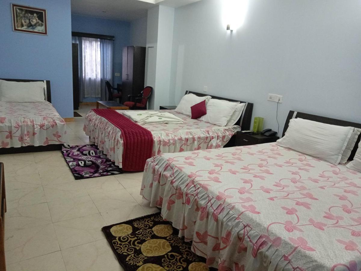 Hotel Barbareek Shillong Exteriör bild